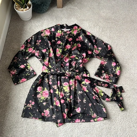 VTG Victoria’s Secret Robe Black Floral Short Wrap self tie belt One size - Picture 7 of 12